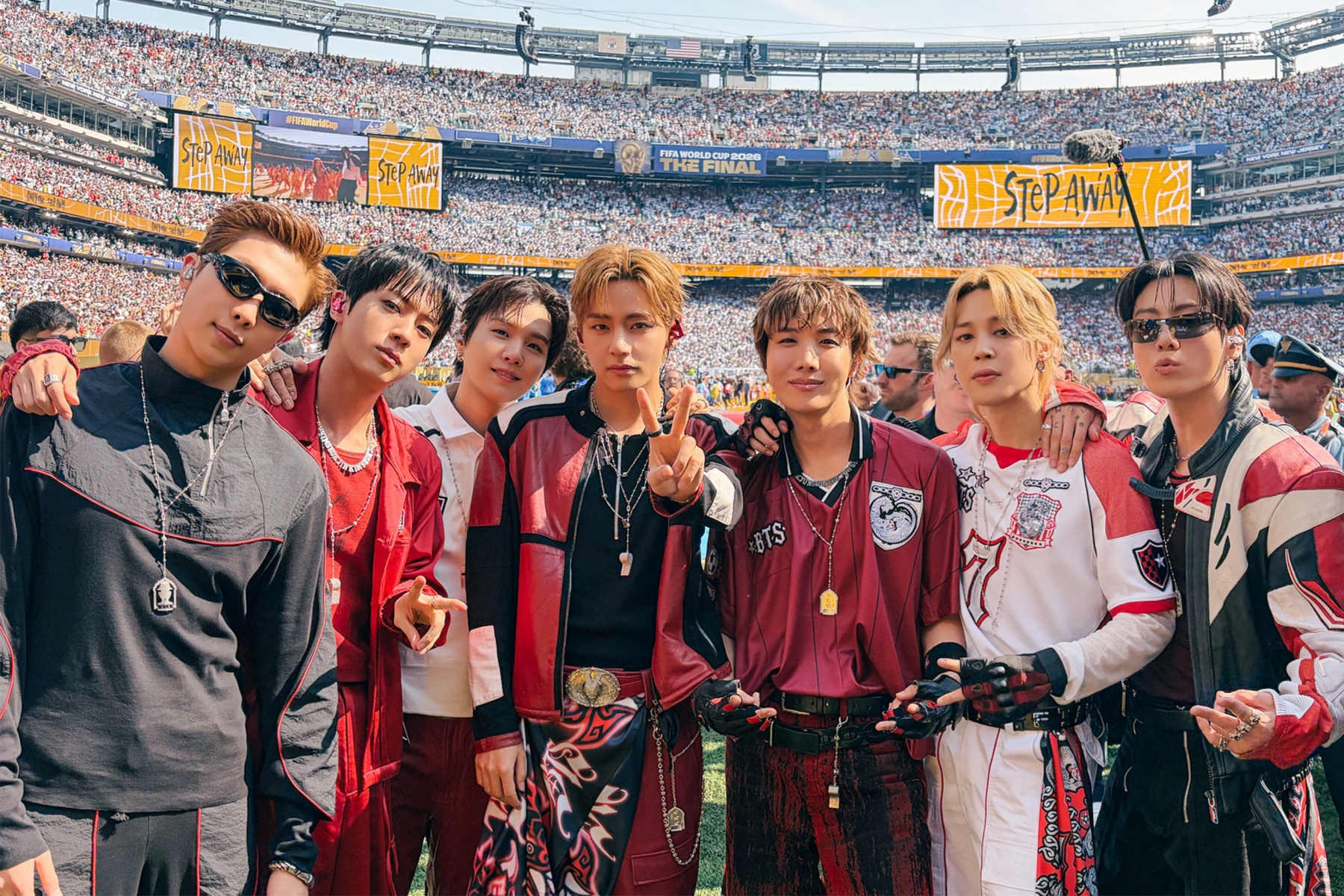 Watch: BTS Performs At 1st-Ever FIFA World Cup Halftime Show缩略图
