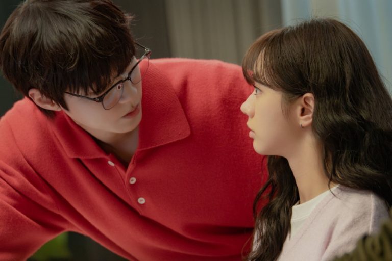 Hwang In Youp And Hyeri Get Distractingly Close While Working Together In “Dream To You”缩略图