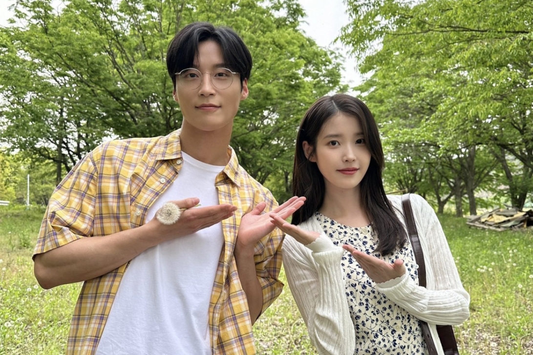 IU And Heo Nam Jun Confirmed To Reunite For Her Upcoming Comeback MV缩略图