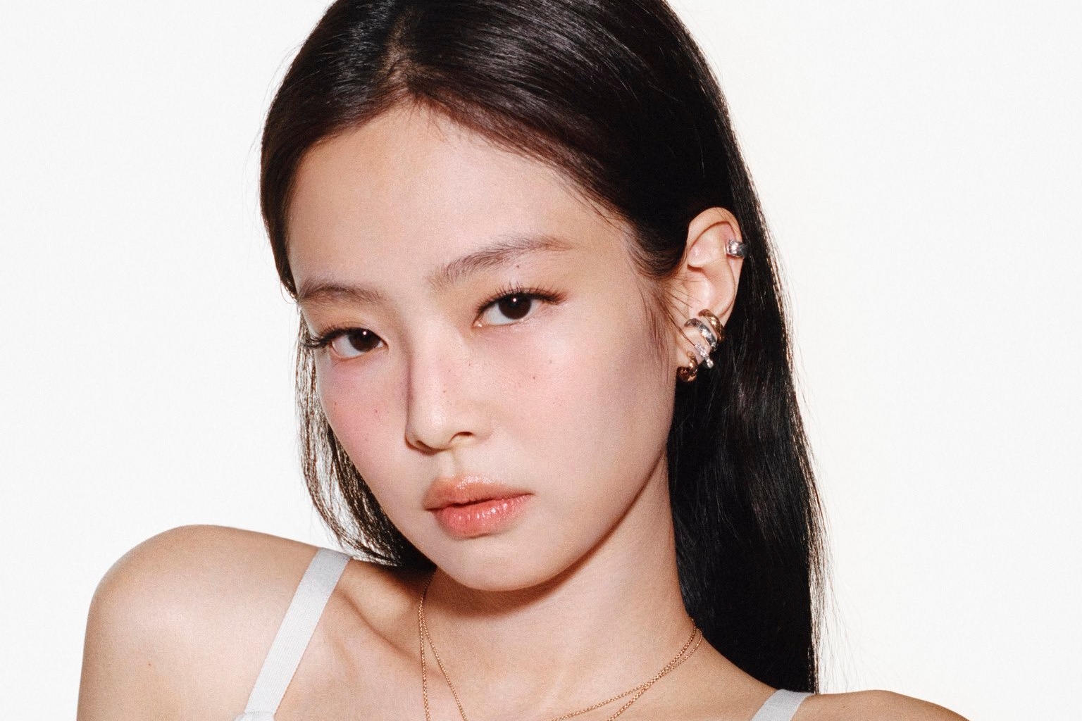 BLACKPINK’s Jennie Becomes 2nd Female K-Pop Artist To Enter Top 5 Of Billboard Hot 100缩略图