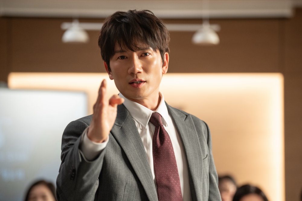 Ji Sung, Park Byung Eun, And Moon So Ri Get Into A Heated Argument In “The Apartment Job”缩略图