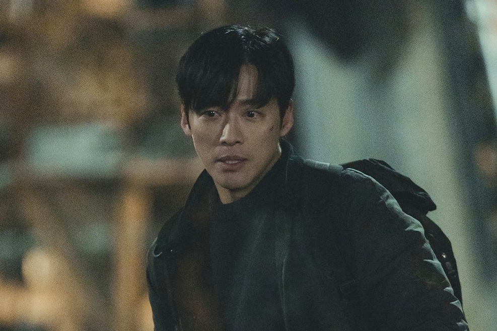 Namkoong Min Faces Off Against The Police In “The Husband”缩略图