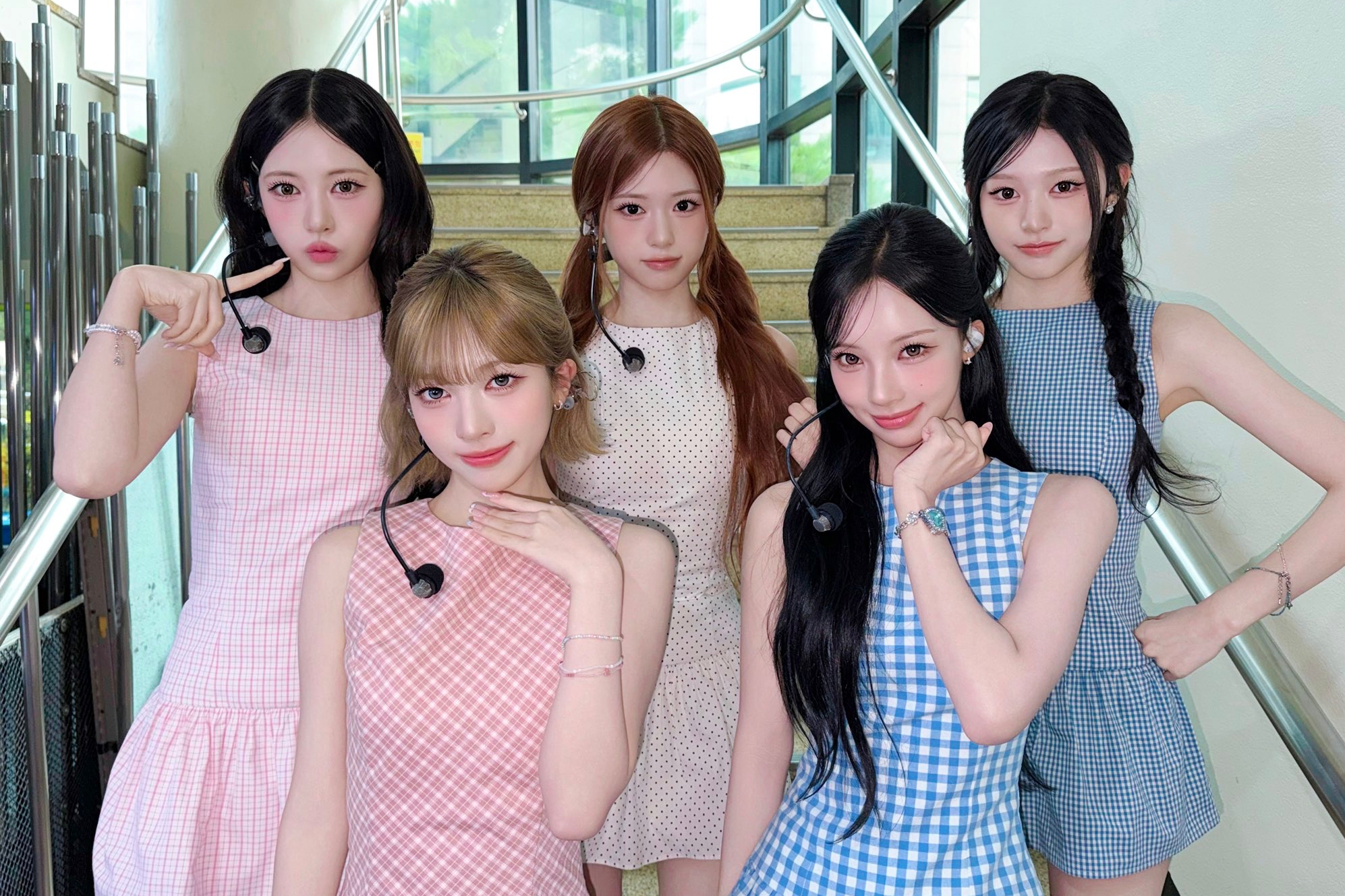 Watch: RESCENE Takes 1st-Ever Public Broadcast Network Music Show Win On “Music Core” With “Pretty Girl”; Performances By fromis_9 And More缩略图