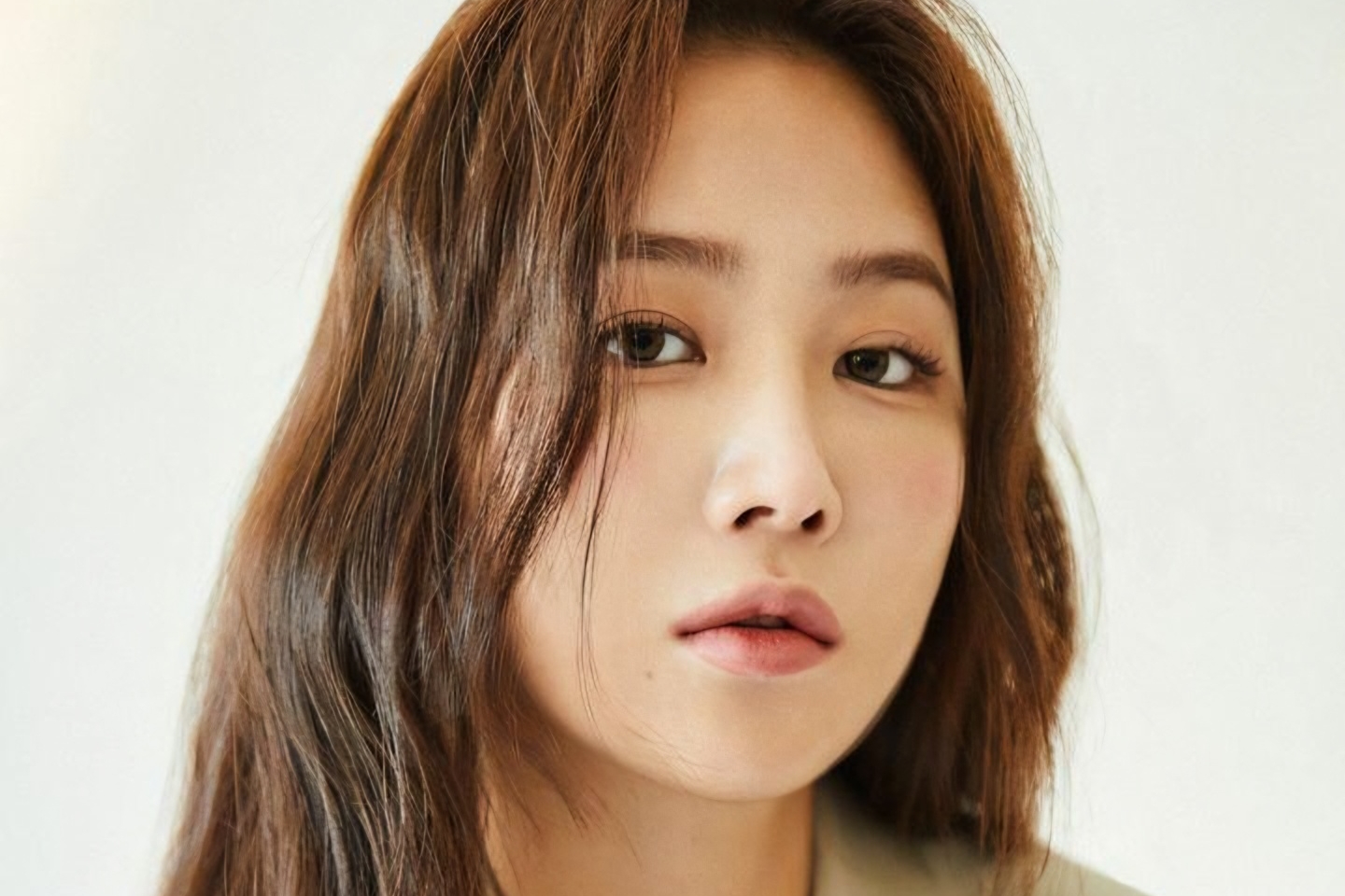 Soyou Temporarily Halts Activities After Her Father Passes Away缩略图