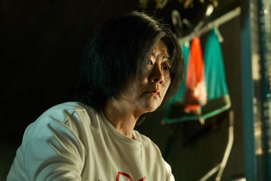Lee Jung Eun Lives Only For Revenge After Losing Her Daughter In “The Journey To Gyeongju”缩略图