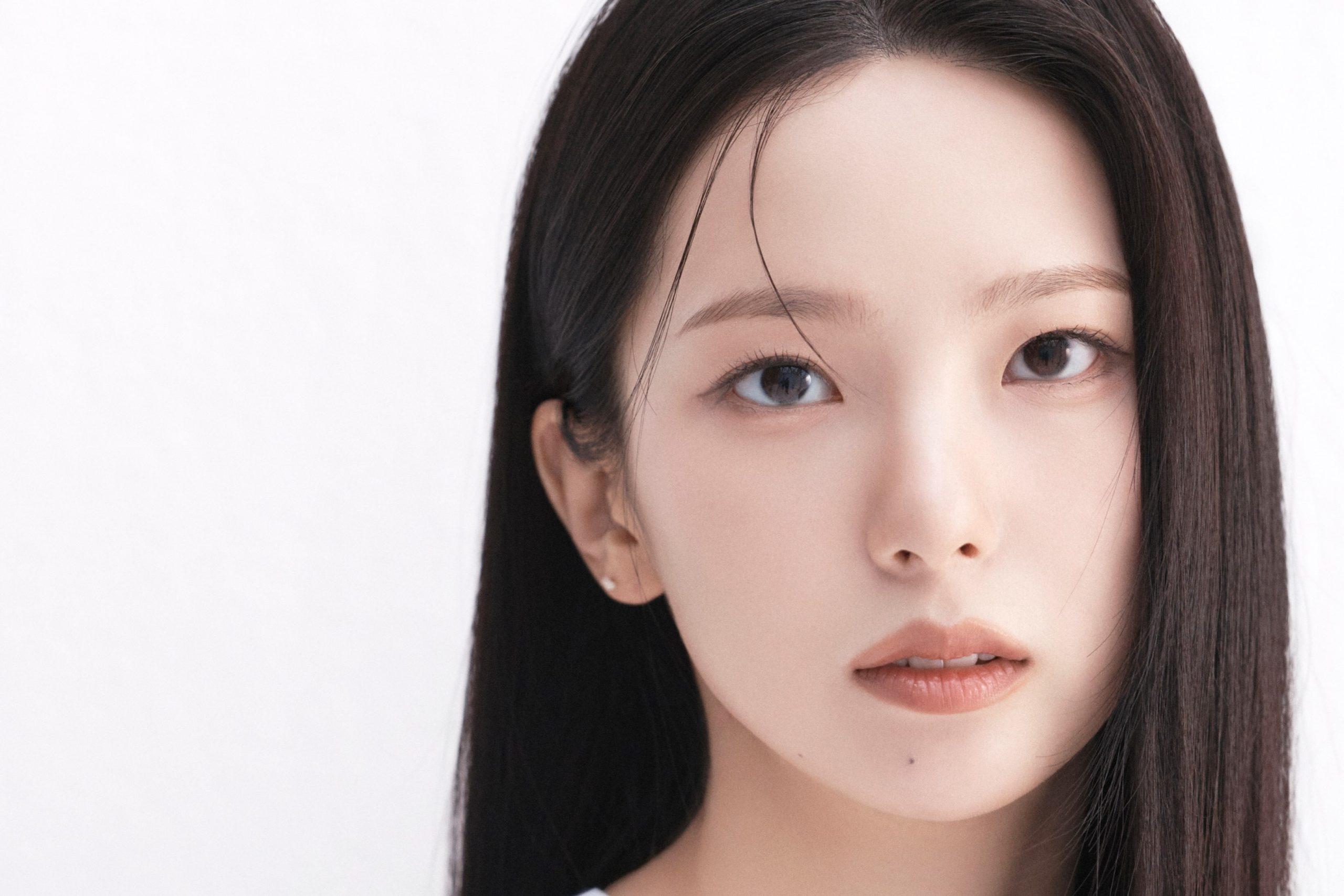 Kep1er And CLC’s Yujin Releases Gorgeous Profile Photos After Signing With New Agency缩略图