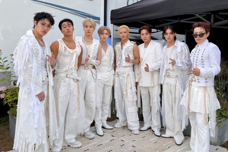 Watch: ATEEZ Takes 1st Win For “BAD” On “Music Bank”; Performances By EVAN, SEVENTEEN’s V8, And More缩略图