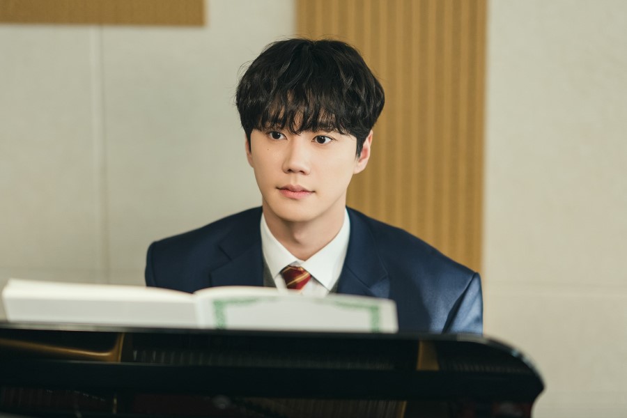 Lee Jun Young Is A Genius Pianist Forced To Abandon His Dream In New Drama “Four Hands, Two Sonatas”缩略图