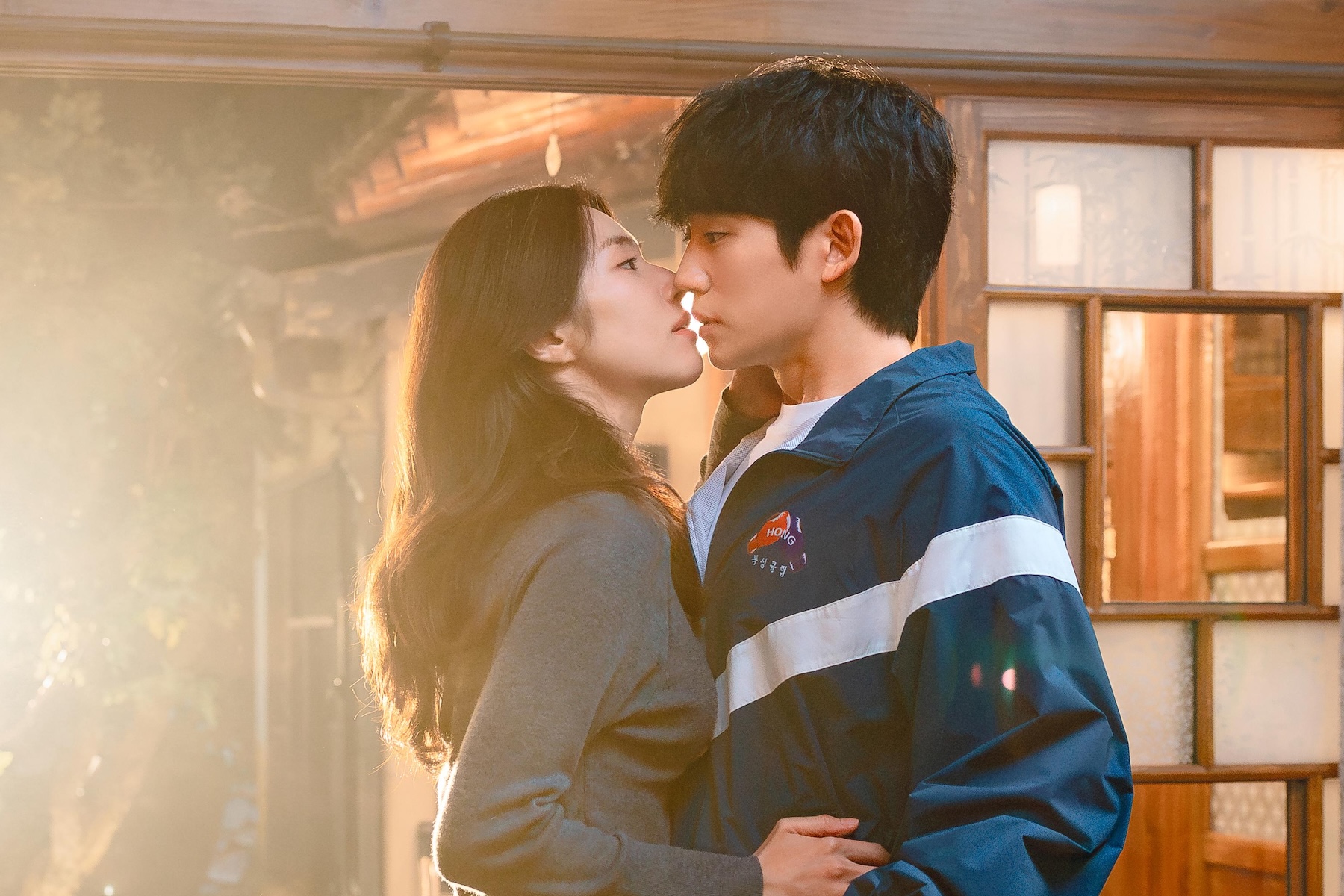 Jung Hae In And Ha Young Dish On Their Chemistry And Share Key Points Of “Our Sticky Love”缩略图