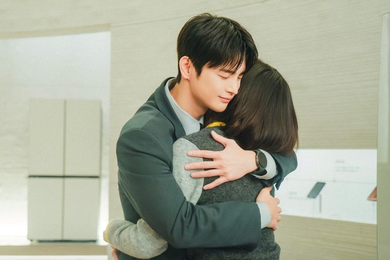 Seo In Guk And Park Ji Hyun Stand By Each Other Through Difficult Times In “See You At Work Tomorrow!”缩略图