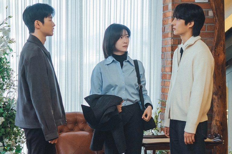 Seo In Guk, Park Ji Hyun, And Choi Kyung Hoon Have A Tense Encounter In “See You At Work Tomorrow!”缩略图