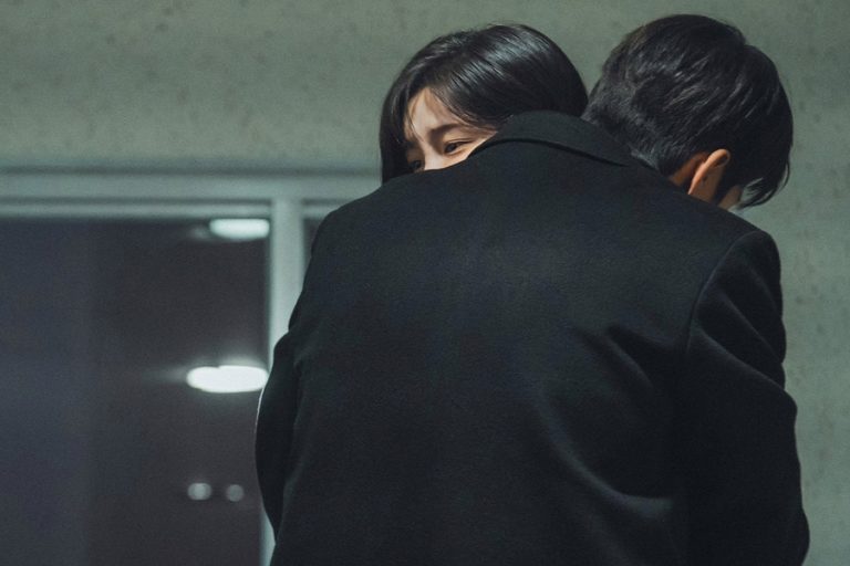 Seo In Guk and Park Ji Hyun Share An Emotional Hug In “See You At Work Tomorrow!”缩略图