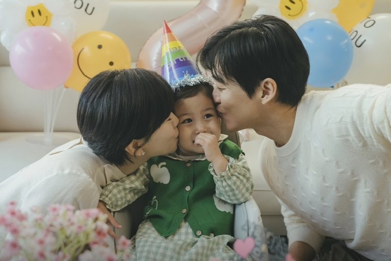 Namkoong Min And Lee Seol Celebrate Their Daughter’s Birthday Together In “The Husband”缩略图