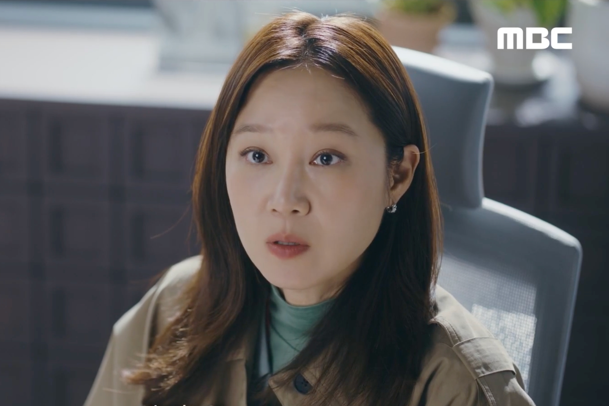 Watch: Kong Hyo Jin Is An Assassin Whose Schedule Revolves Around Picking Up Her Kid In “A Bona Fide Killer” Preview缩略图