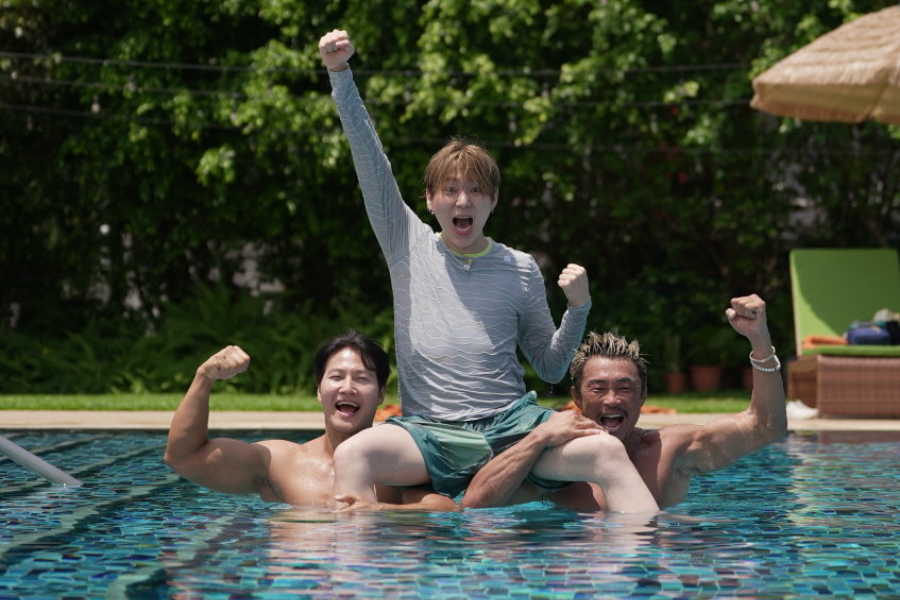 Watch: Zico Joins Choo Sung Hoon And Kim Jong Kook As New Youngest Member Of Travel Variety Show缩略图
