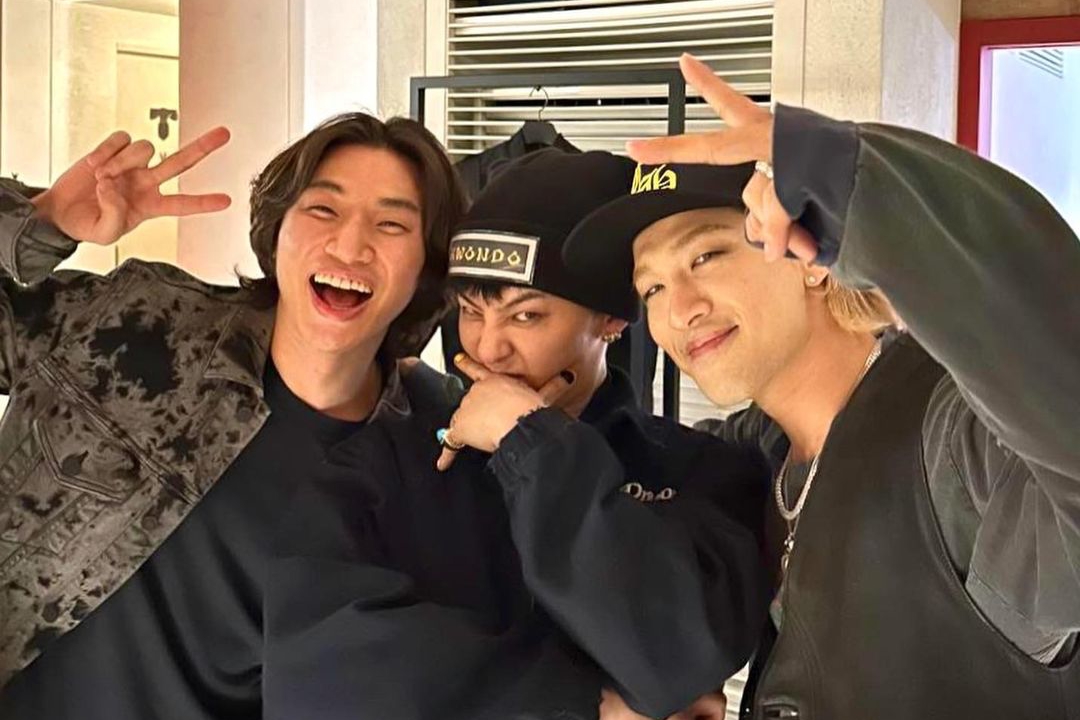 Watch: BIGBANG Reveals New 20th-Anniversary Version Of Official Light Stick缩略图