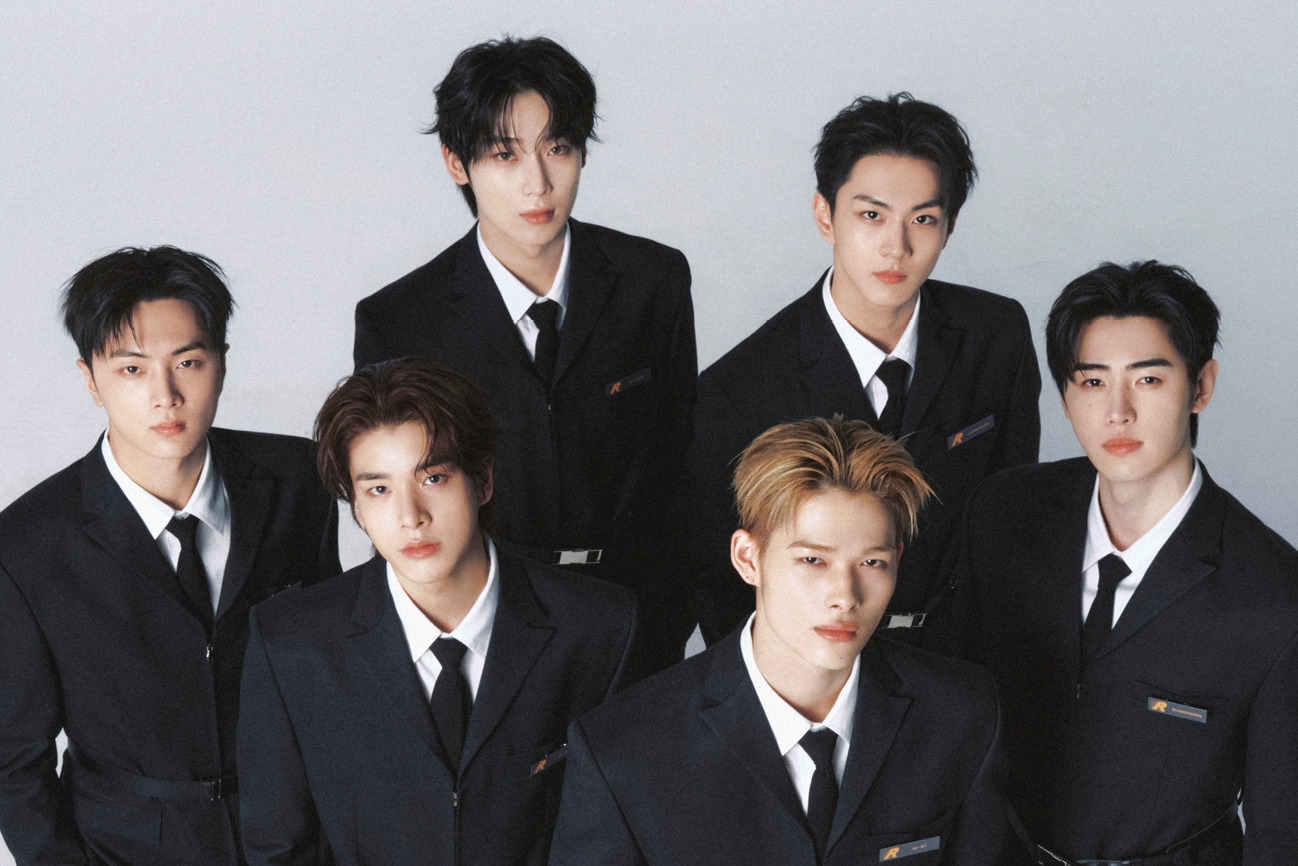 ENHYPEN Tops iTunes Charts Worldwide + Surpasses 1.7 Million 1st-Day Sales With “THE SIN : BLISS”缩略图
