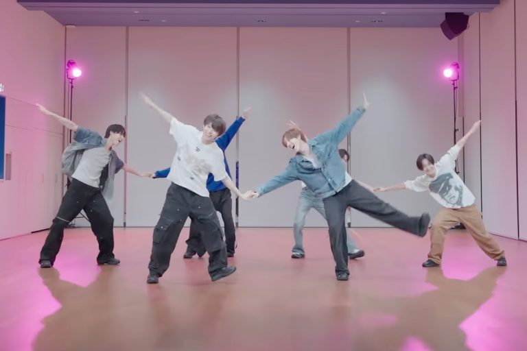 Watch: KickFlip Covers TWICE + Shows Off Their Aegyo In Playful Dance Practice Video缩略图