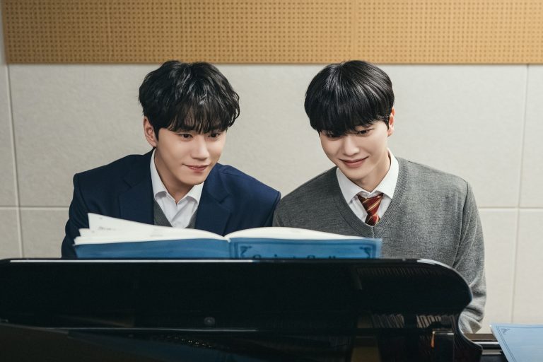 Song Kang And Lee Jun Young Get Closer After Becoming Duet Partners In “Four Hands, Two Sonatas”缩略图