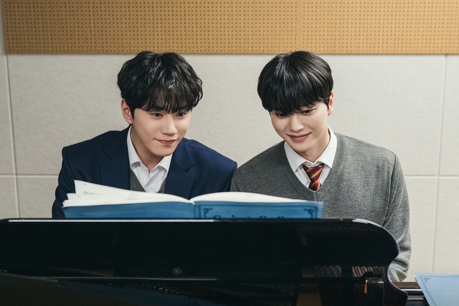 Song Kang And Lee Jun Young Get Closer After Becoming Duet Partners In “Four Hands, Two Sonatas”缩略图