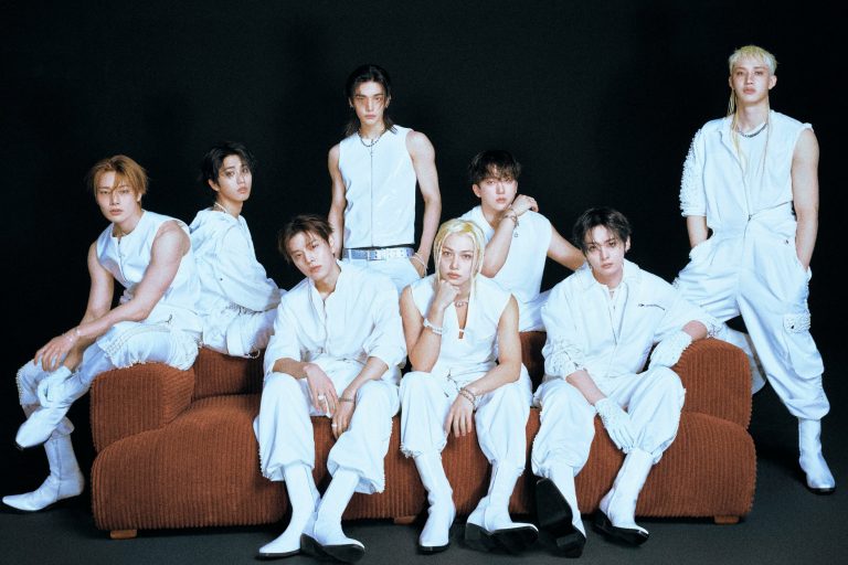 Stray Kids’ “THIS & THAT” Achieves Their Biggest 3rd Week Yet In Top 10 Of Billboard 200缩略图