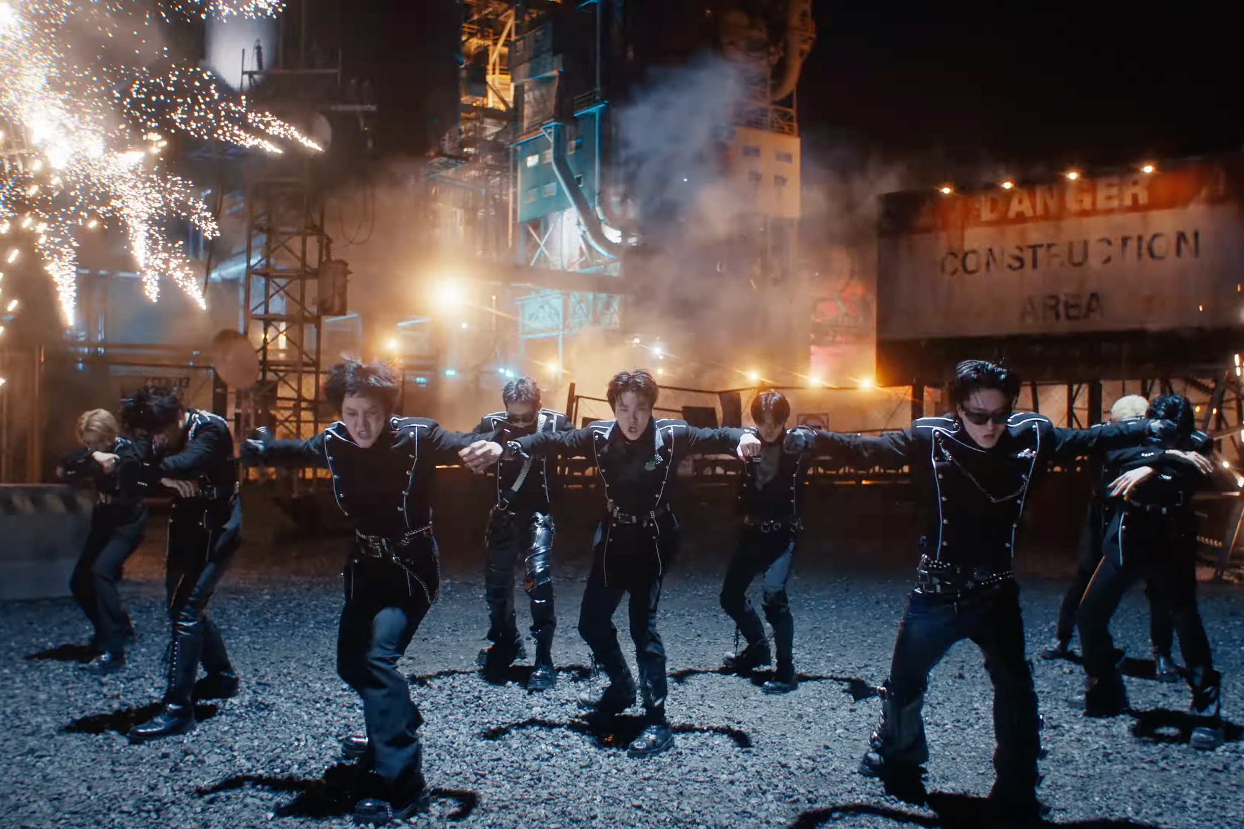 Watch: TREASURE Returns With Explosive Dance Performance Video For “DANGER”缩略图