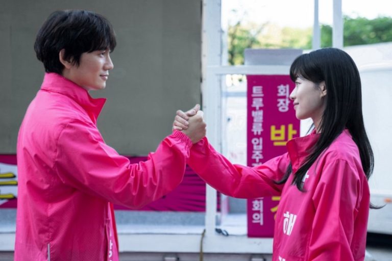 Ji Sung And Ha Yun Kyung Join Hands For Their Final Battle In “The Apartment Job”缩略图