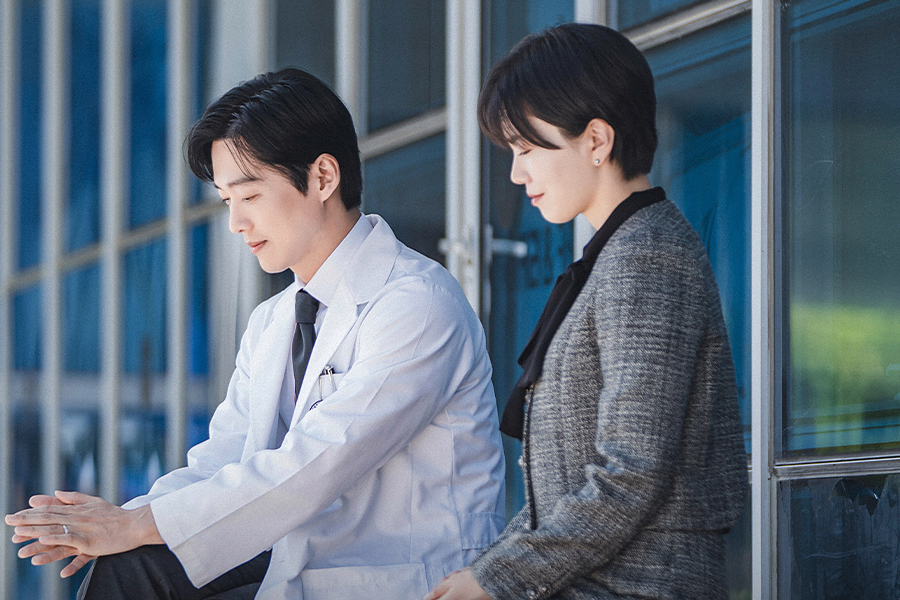Namkoong Min Sits By Lee Seol’s Side For A Quiet Heart-To-Heart In “The Husband”缩略图