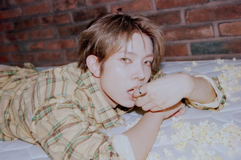 Watch: EVAN (Heeseung) Reveals Official Light Stick Design缩略图