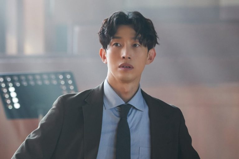 Kang Ki Young Is Koo Kyo Hwan’s One And Only Friend In New Film “Reawaken Man: The Red”缩略图