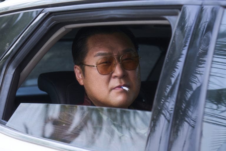 Yoon Kyung Ho Reveals How He Helped Shape His Ruthless Fixer Character In “Tazza 4: The Song Of Beelzebub”缩略图