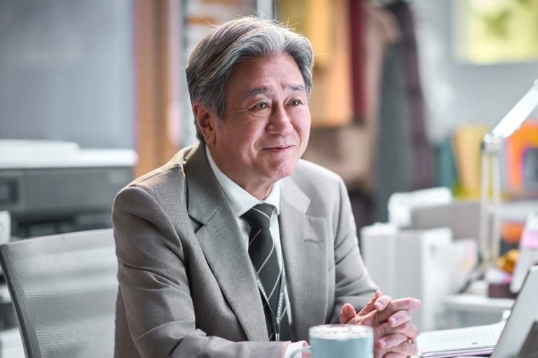 Choi Min Sik Steps Into The Modern Workplace As A Senior Newbie In New Film “The Intern”缩略图