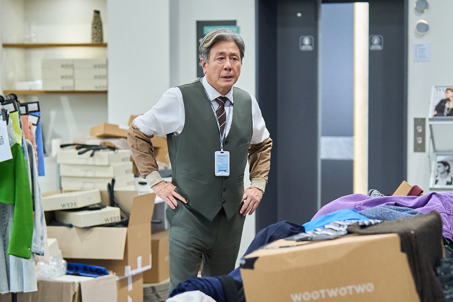 Choi Min Sik Takes On The Challenges Of Intern Life In “The Intern”缩略图