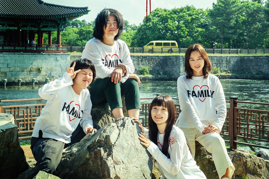 3 Reasons To Anticipate Lee Jung Eun And Kong Hyo Jin’s Upcoming Film “The Journey To Gyeongju”缩略图