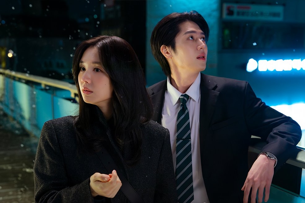 Ahn Eun Jin Winds Up With Lee Joo Ahn During The First Snow In “A Love Other Than Yours”缩略图