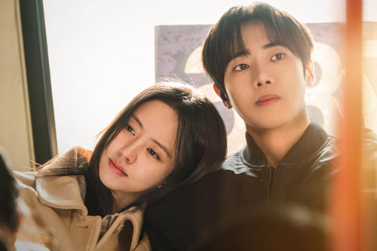 Kim So Hyun Rests Her Head On Choo Young Woo’s Shoulder As They Take First Steps Toward Love In “Between Steps”缩略图
