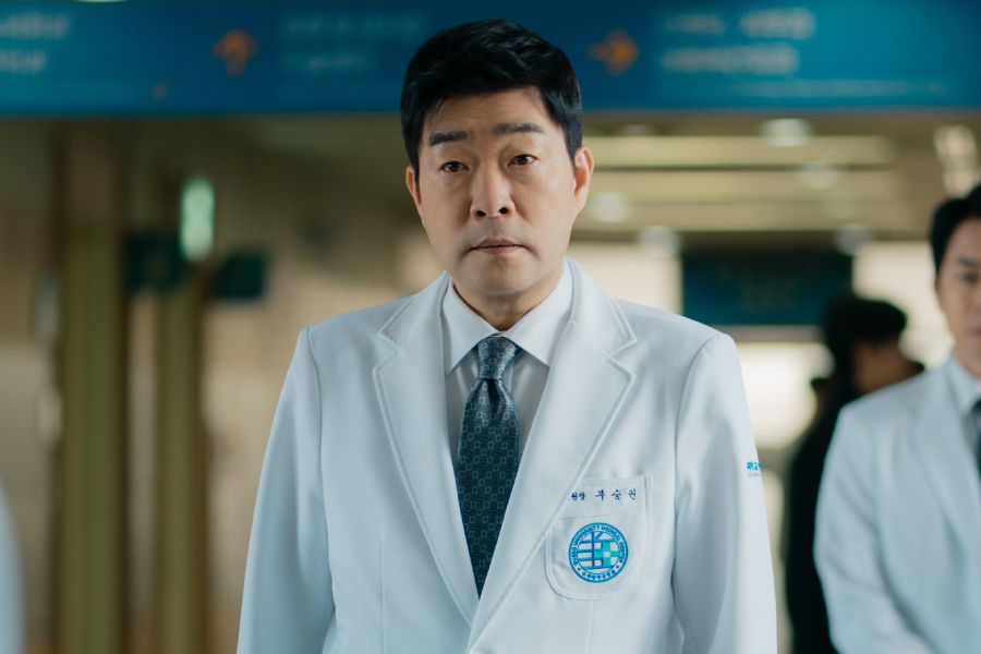 Son Hyun Joo Is A Corruption-Ridden Hospital Director At Odds With Kim Ji Won In “Doctor X”缩略图