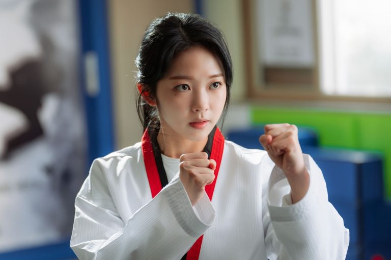 Hong Seung Hee Is Convinced She’s The Female Lead In Her Bias Jung Yong Hwa’s Drama In “Oh My Guard”缩略图