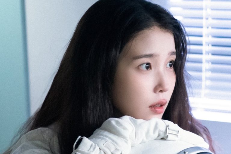 IU Makes Generous Donations On Her 18th Debut Anniversary缩略图
