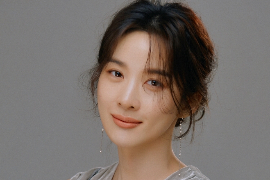 Lee Chung Ah Injured In Car Accident; Discussing Stepping Down From Drama缩略图