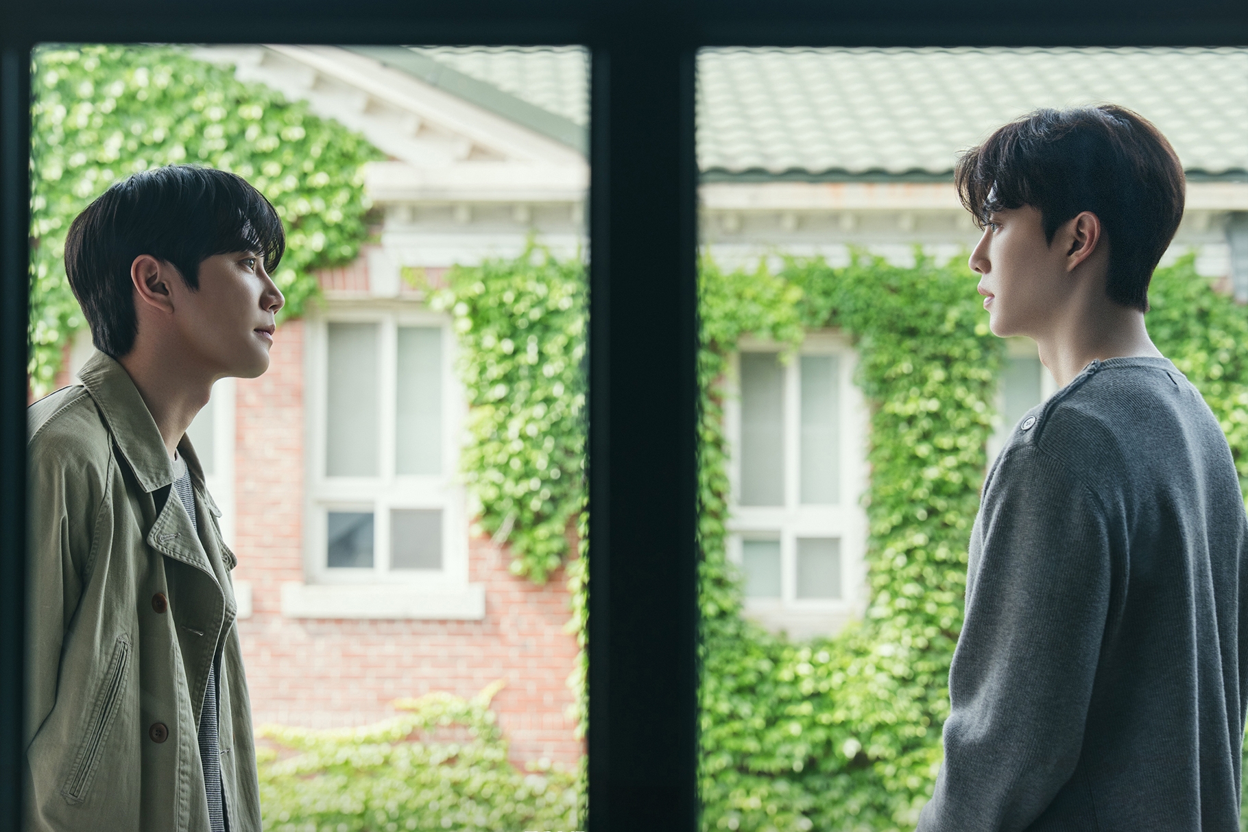 Song Kang Faces A Hostile Lee Jun Young In “Four Hands, Two Sonatas”缩略图
