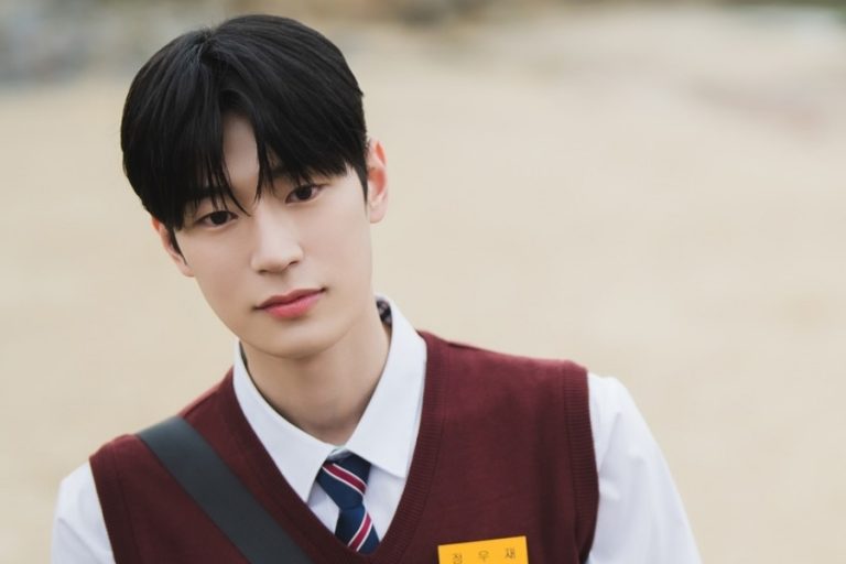 Park Seo Ham Becomes A Bodyguard For His First Love Kim Ji Yeon In “Dive Into You”缩略图