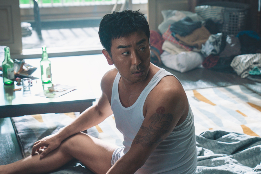 Ryu Seung Ryong Is A Far Cry From His Former Baseball Glory In “Portrait of a Family”缩略图