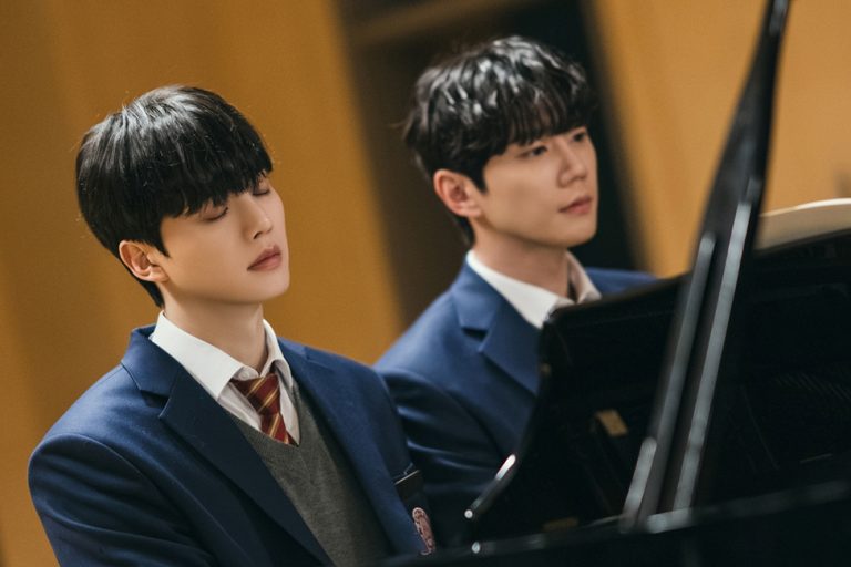 Song Kang Is Left Stranded As Lee Jun Young Flees The Stage In “Four Hands, Two Sonatas”缩略图
