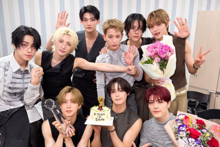 Watch: &TEAM Takes 1st Win For “Mark on Me” On “Music Bank”; Performances By PENTAGON, Soyeon, And More缩略图