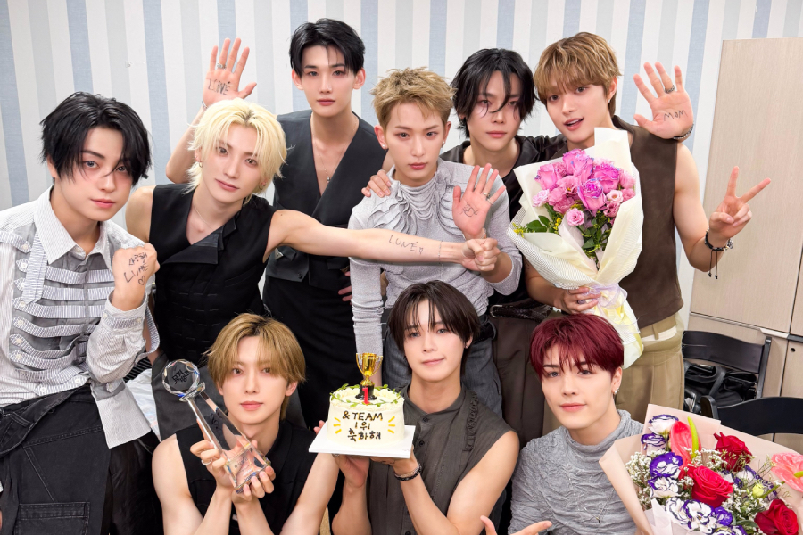 Watch: &TEAM Takes 1st Win For “Mark on Me” On “Music Bank”; Performances By PENTAGON, Soyeon, And More缩略图