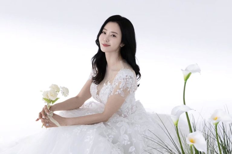 Actress Ban Min Jung Shares Beautiful Wedding Pictorial On Wedding Day缩略图