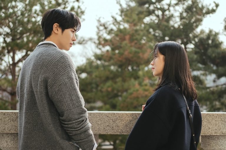 Choo Young Woo And Kim So Hyun Exchange Sweet Gazes In New Romance Drama “Between Steps”缩略图
