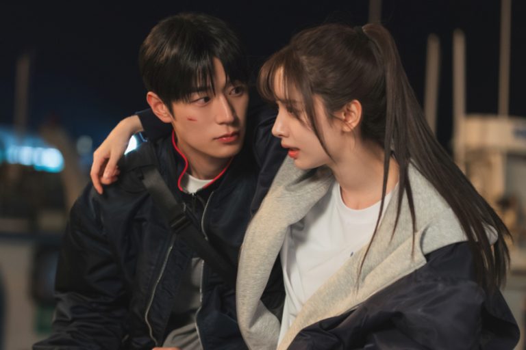 Kim Ji Yeon Refuses To Let Park Seo Ham Slip Away A Second Time In “Dive Into You”缩略图