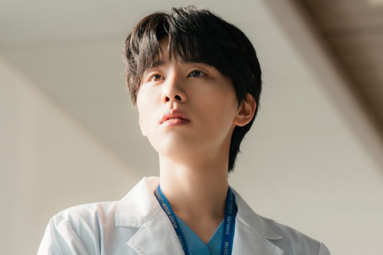 Kim Woo Seok Is An Eager Intern Doctor Who Looks Up To Kim Ji Won In New Drama “Doctor X”缩略图